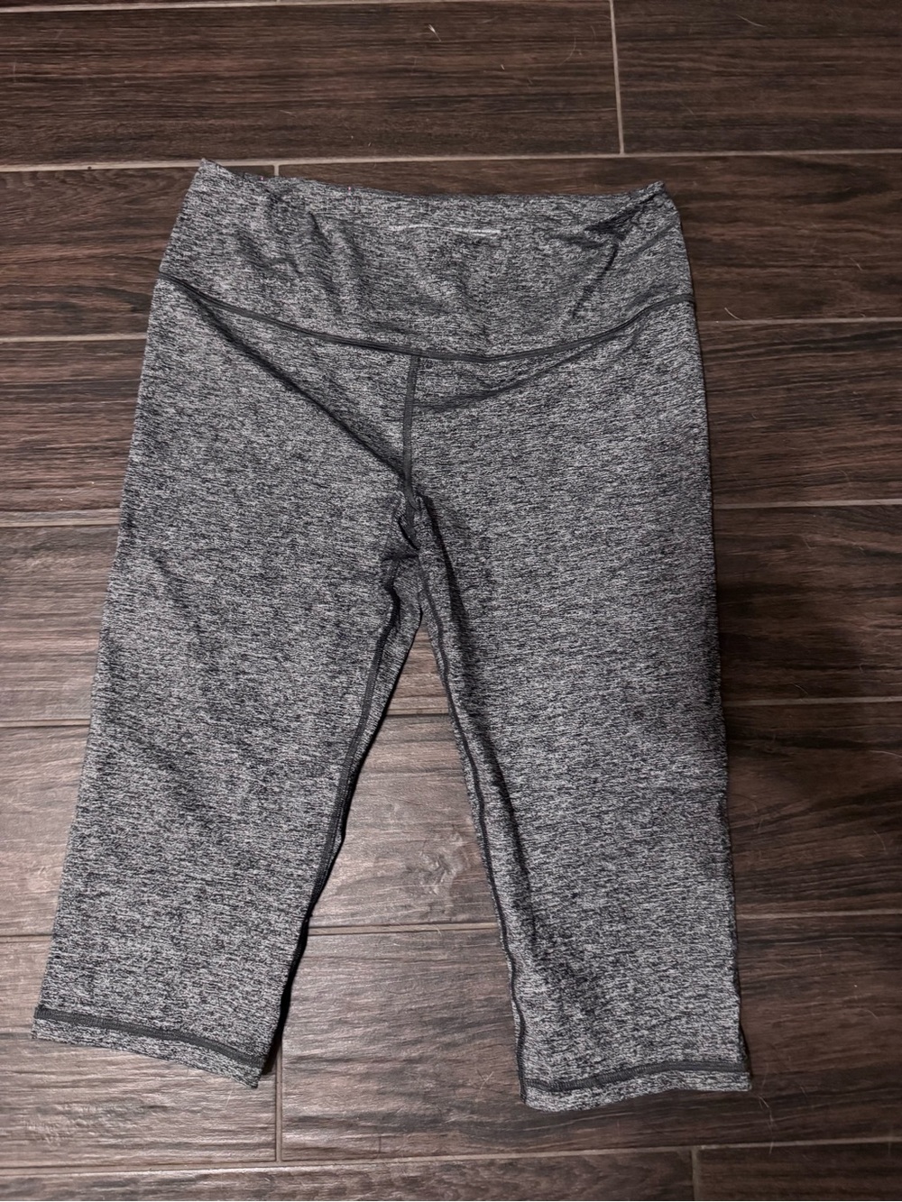 Victoria's Secret Gray Cropped Performance Leggings